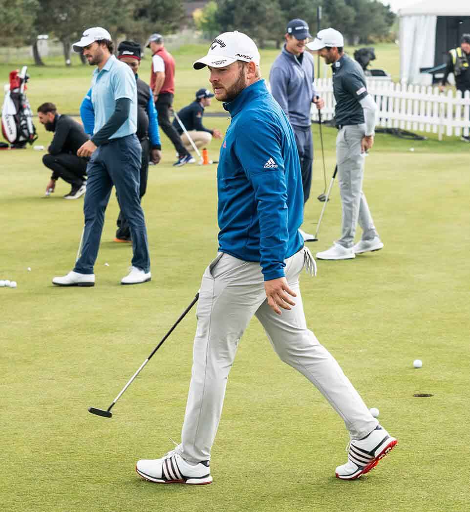 jordan Smith with other golfers